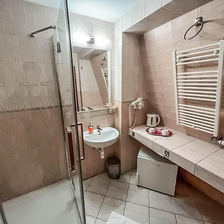 Tavel Boutique 3*